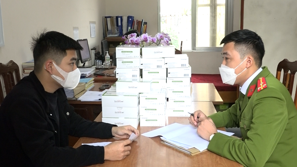 Công an Sơn Dương thu giữ 3.469 bộ kit test nhanh Covid-19
