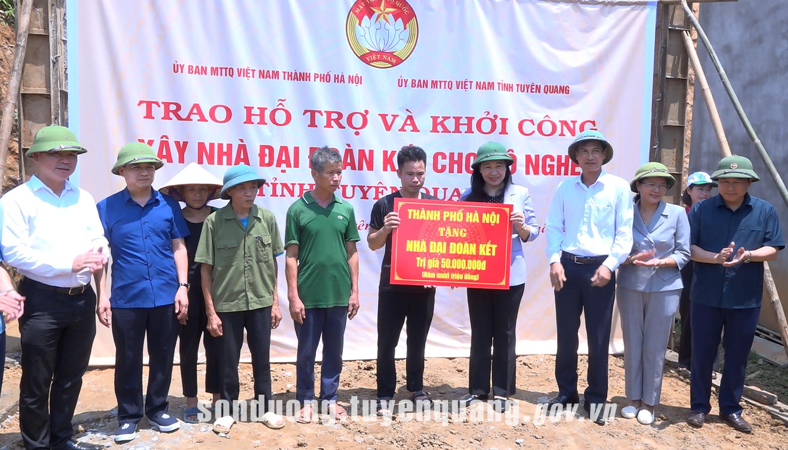 Đoàn công tác Ủy ban MTTQ thành phố Hà Nội tổ chức về nguồn