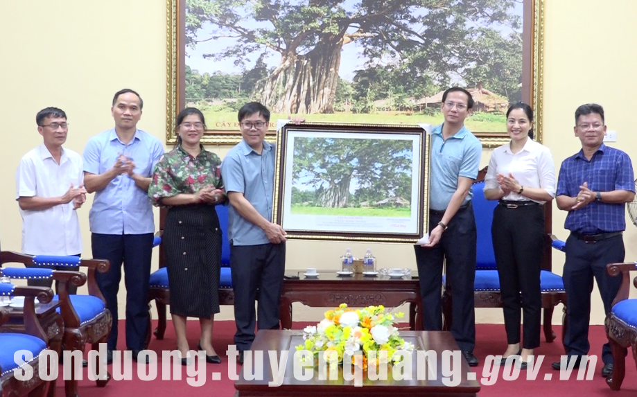 Đoàn công tác huyện Krông Nô, tỉnh Đăk Nông thăm và trao đổi kinh nghiệm tại huyện Sơn Dương