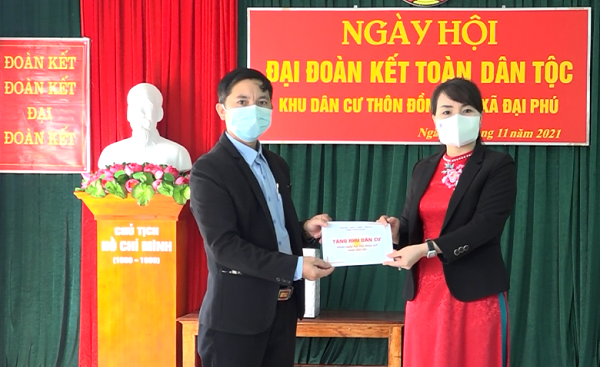 Đồng chí Bí thư Huyện ủy Nguyễn Thị Thanh Huyền dự Ngày hội Đại đoàn kết tại thôn Đồng Xay