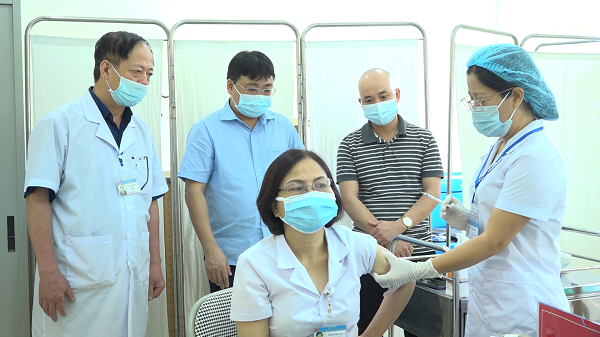 Huyện Sơn Dương tiêm vắc xin phòng bệnh Covid-19