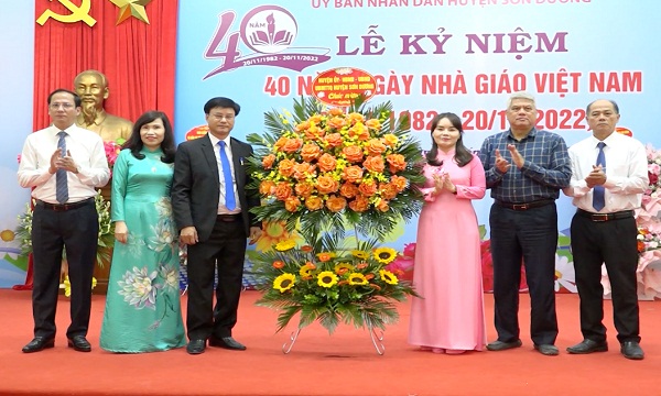 Sơn Dương tổ chức kỷ niệm 40 năm Ngày Nhà giáo Việt Nam