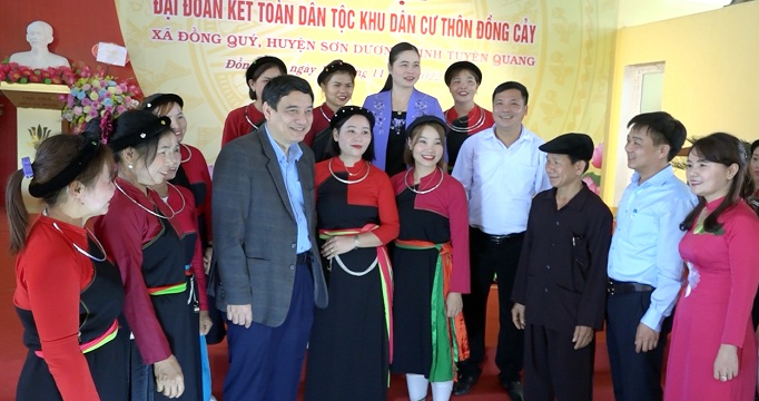 Đồng chí Nguyễn Đắc Vinh dự Ngày hội đại đoàn kết tại xã Đồng Quý
