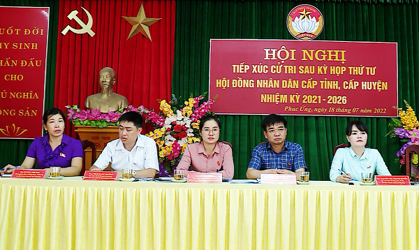 Đồng chí Nguyễn Hưng Vượng tiếp xúc cử tri tại xã Phúc Ứng