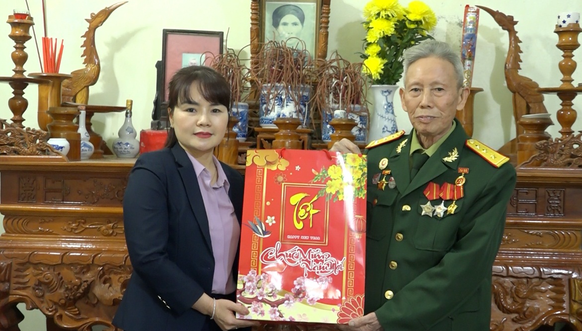 Lãnh đạo huyện Sơn Dương thăm và tặng quà nhân dịp Tết Nguyên Đán Quý Mão 2023