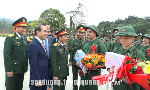 Huyện Sơn Dương tổ chức Lễ giao nhận quân năm 2023
