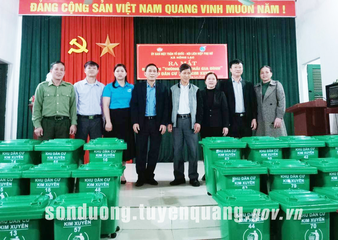 Ủy ban MTTQ xã Hồng Lạc ra mắt mô hình “Thùng rác gia đình” khu ...